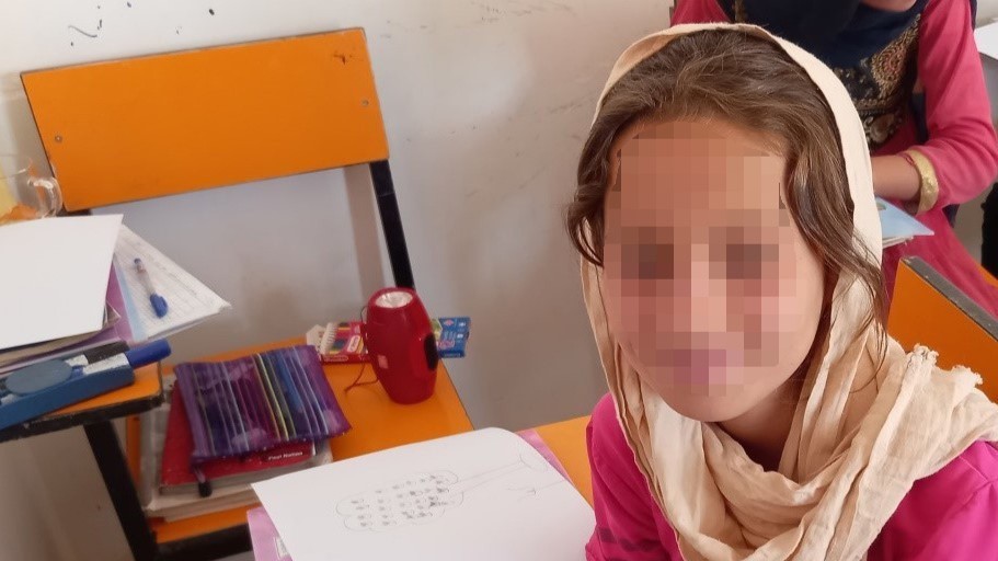 bambina afghana